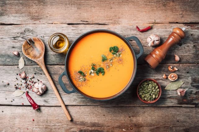 Co dodać do zupy dyniowej, by zaskoczyć smakiem i aromatem? Co dodać do zupy dyniowej, by zaskoczyć smakiem i aromatem?