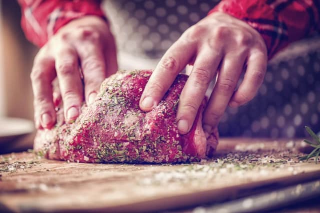 Jak przyprawić dziczyznę do pieczenia, aby zachwycić smakiem Jak przyprawić dziczyznę do pieczenia, aby zachwycić smakiem
