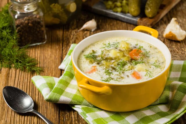 Jakie zioła do zupy ogórkowej, by nadać jej wyjątkowy smak? Jakie zioła do zupy ogórkowej, by nadać jej wyjątkowy smak?