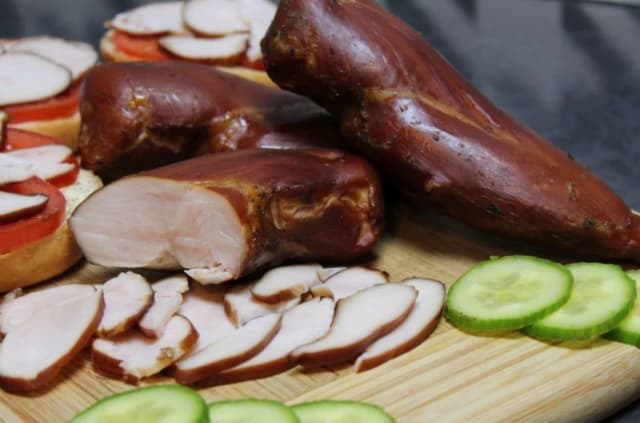 Jak długo wędzić pierś z kurczaka, aby uzyskać idealny smak? Jak długo wędzić pierś z kurczaka, aby uzyskać idealny smak?